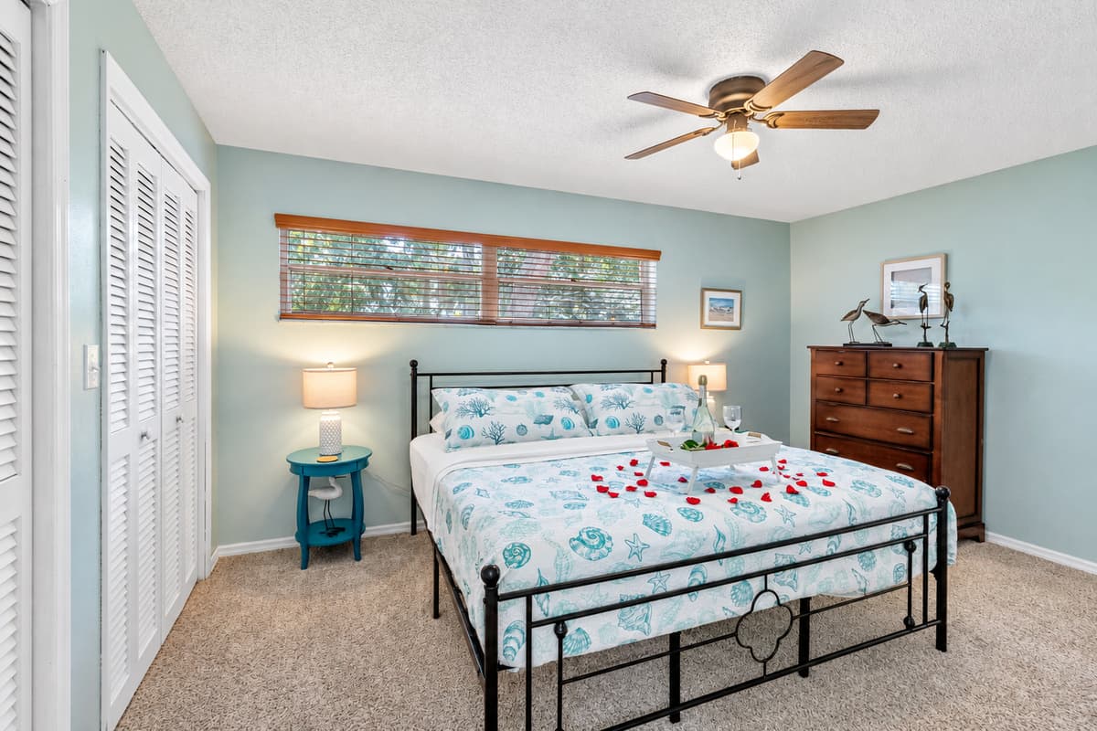 The centerpiece of the room is a plush king-size bed, dressed with soft, high-quality linens and supportive pillows to ensure a restful night's sleep.