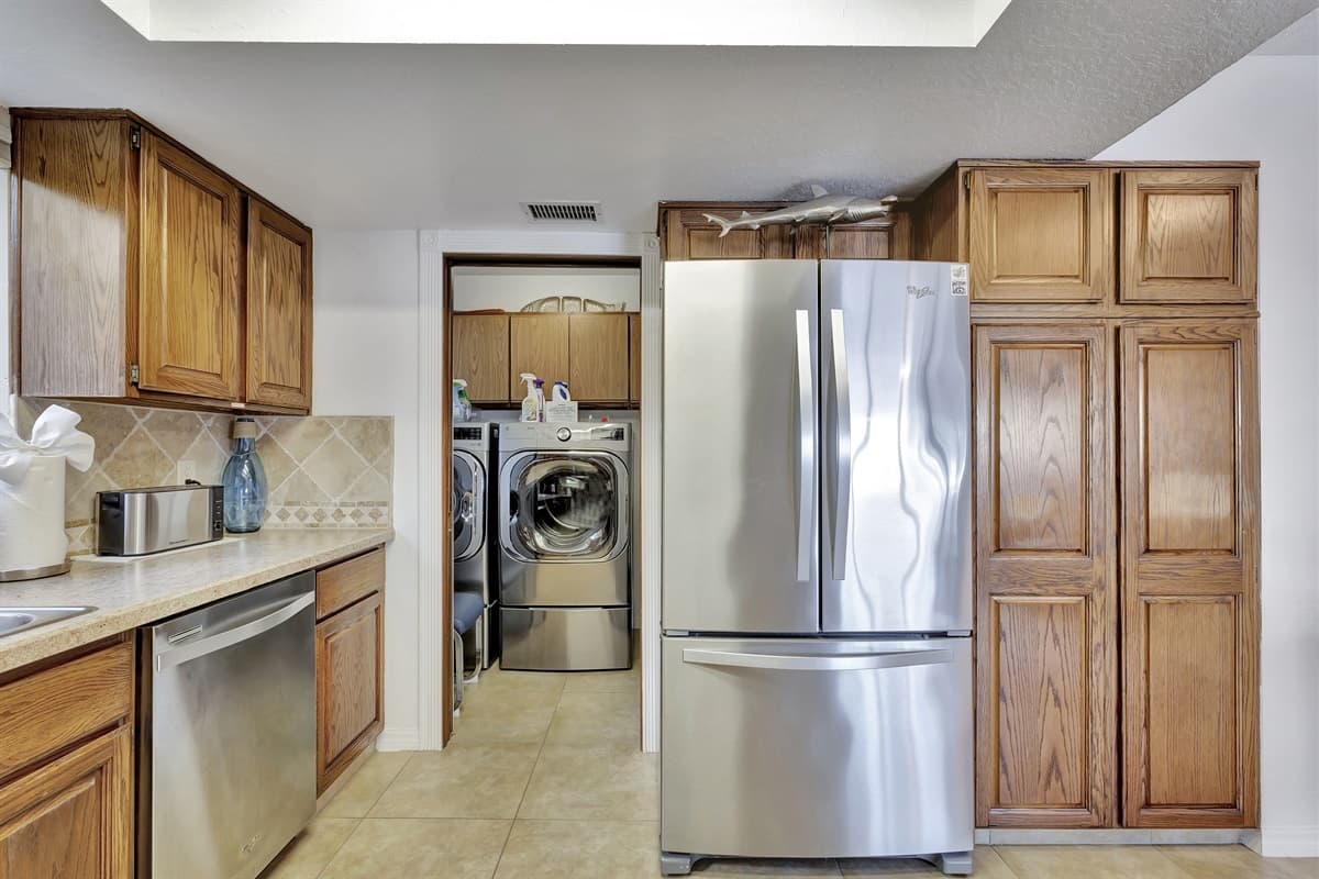 In our complete kitchen, every detail has been thoughtfully curated to enhance your cooking experience.