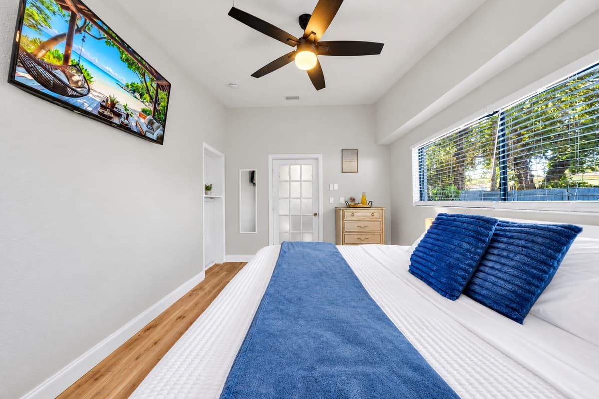 Sand rinsed off, air conditioning humming, the whole room to yourselves. Whoever handles the driving and the planning should claim this one — king bed, a Smart TV, and a door that closes on everybody else's noise.