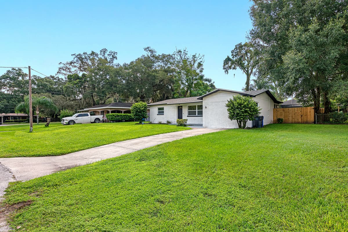 The beautiful side view of the house showcasing our magnificent front yard, surrounding trees, and driveway. If you are interested in this property, don't hesitate to send us a message! Book now!