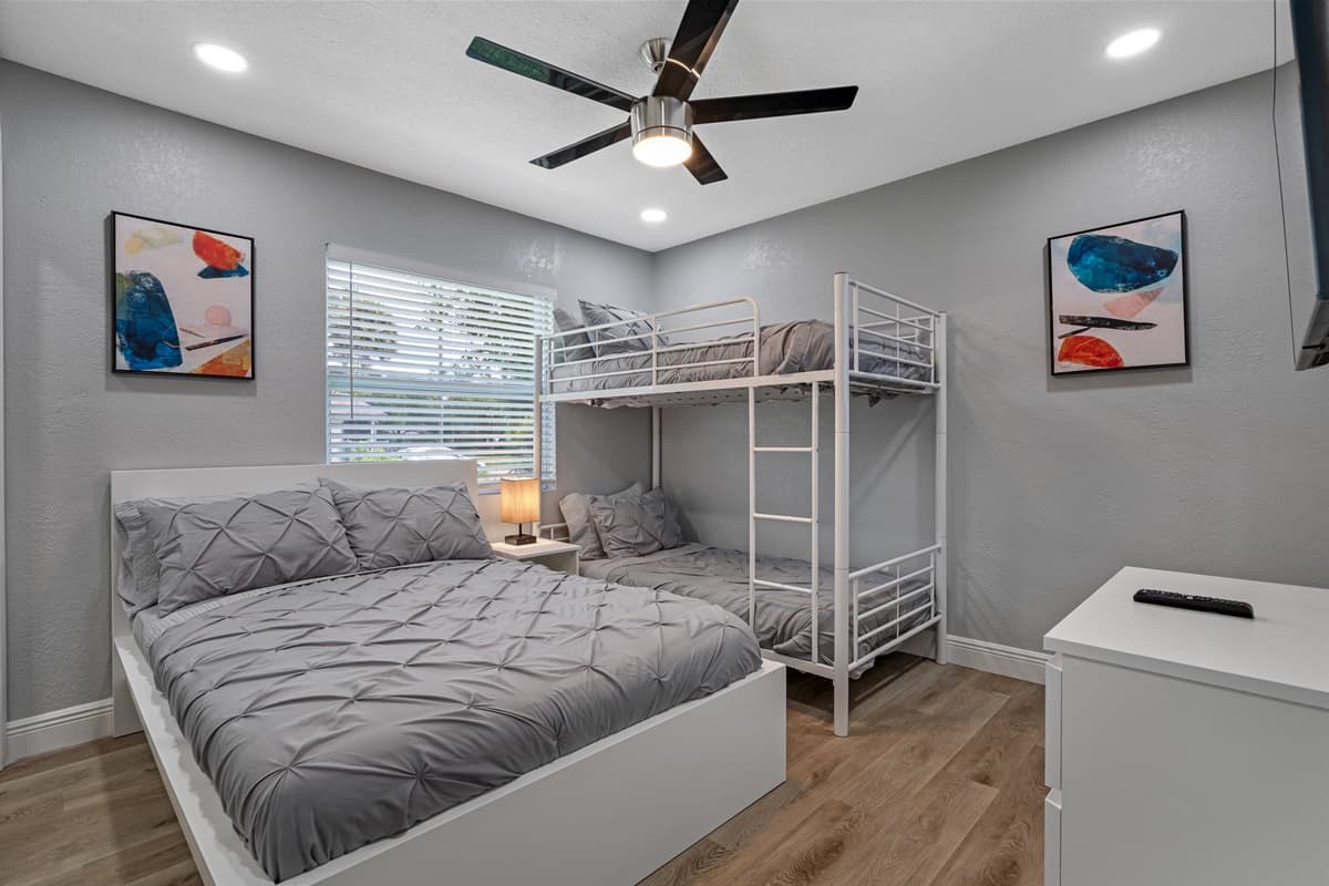 Have friends joining you on this getaway, this beautiful bedroom is perfect for them! It has a queen sized bed, single bunkbed, drawers, and a smart TV! Send us an inquiry!