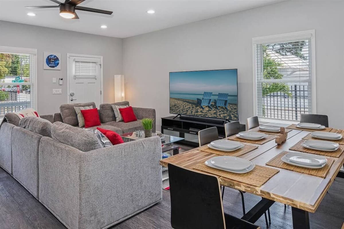 The open concept of our beautiful dining area and beautiful living room. Cherish wonderful memories with family and friends while on vacation. If you like this minimalist setup, don't hesitate