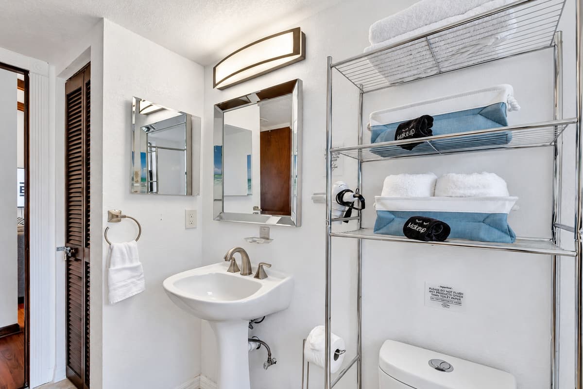 Thoughtful touches, such as soft, plush bath mats and luxurious towels, add an extra layer of comfort and elegance.