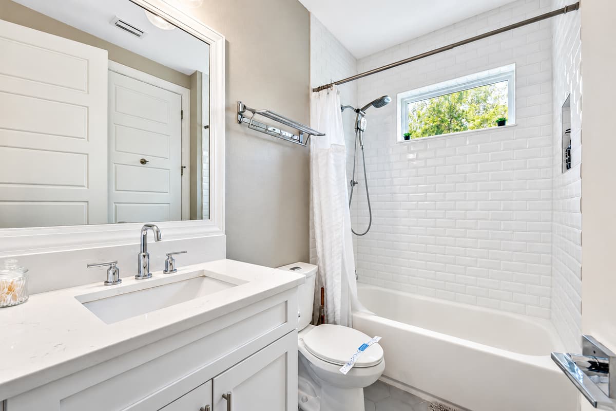 Whether you wish to relax with a leisurely soak in the tub or enjoy a quick, invigorating shower, this spacious and modern enclosure provides the perfect setting.