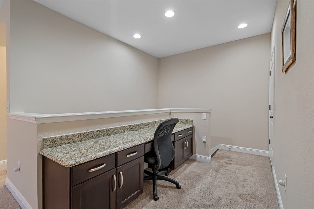 Need a space for work meetings during your stay? We got you! Have your own working area in this beautiful property. If you have any questions, feel free to send us a message!
