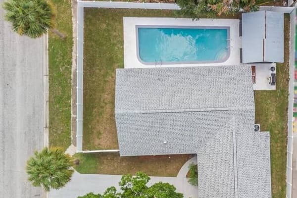 Aerial view of our beautiful property and the stunning surroundings. Enjoy the view outside showcasing beautiful properties in the area. If you like this property, please send us an inquiry right away!