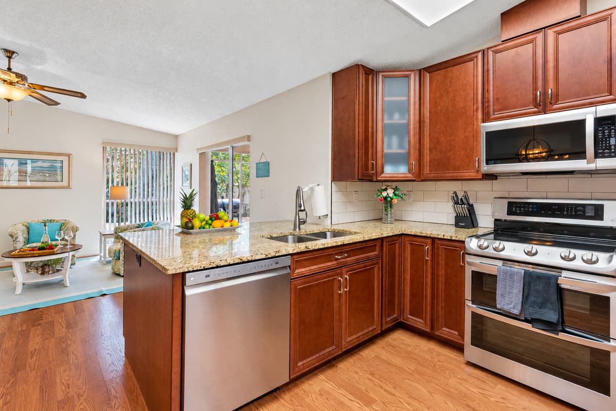 ​The kitchen is meticulously designed to cater to all your culinary needs, featuring a comprehensive array of modern appliances and tools that make preparing home-cooked meals both convenient and enjoyable.