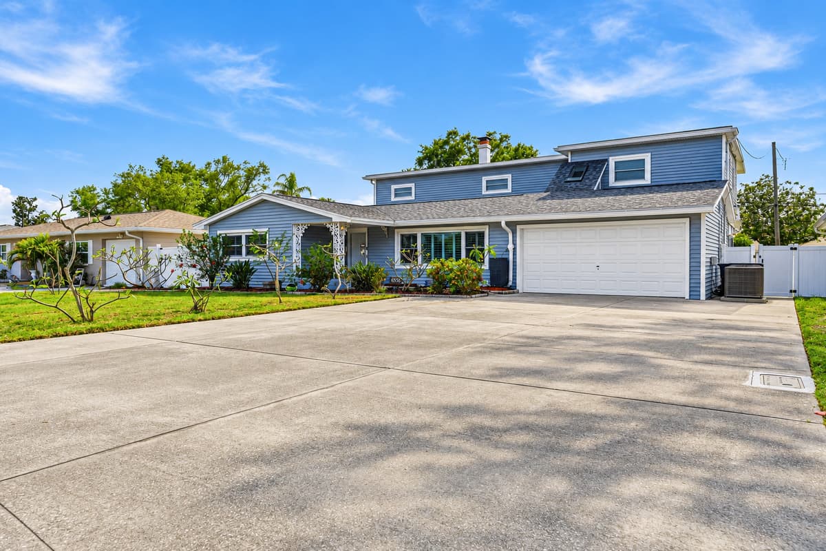 Spacious Driveway