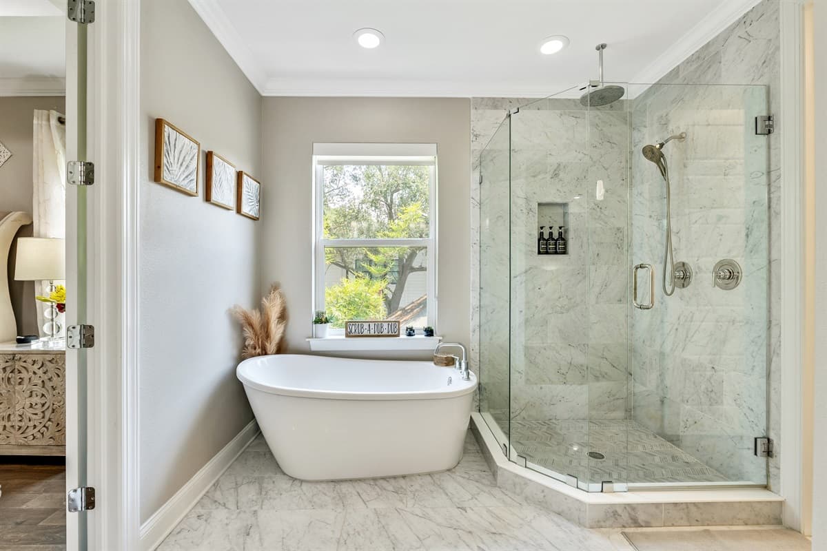 Whether you prefer a leisurely soak in the tub or a quick, invigorating shower, this spacious enclosure offers the perfect solution.