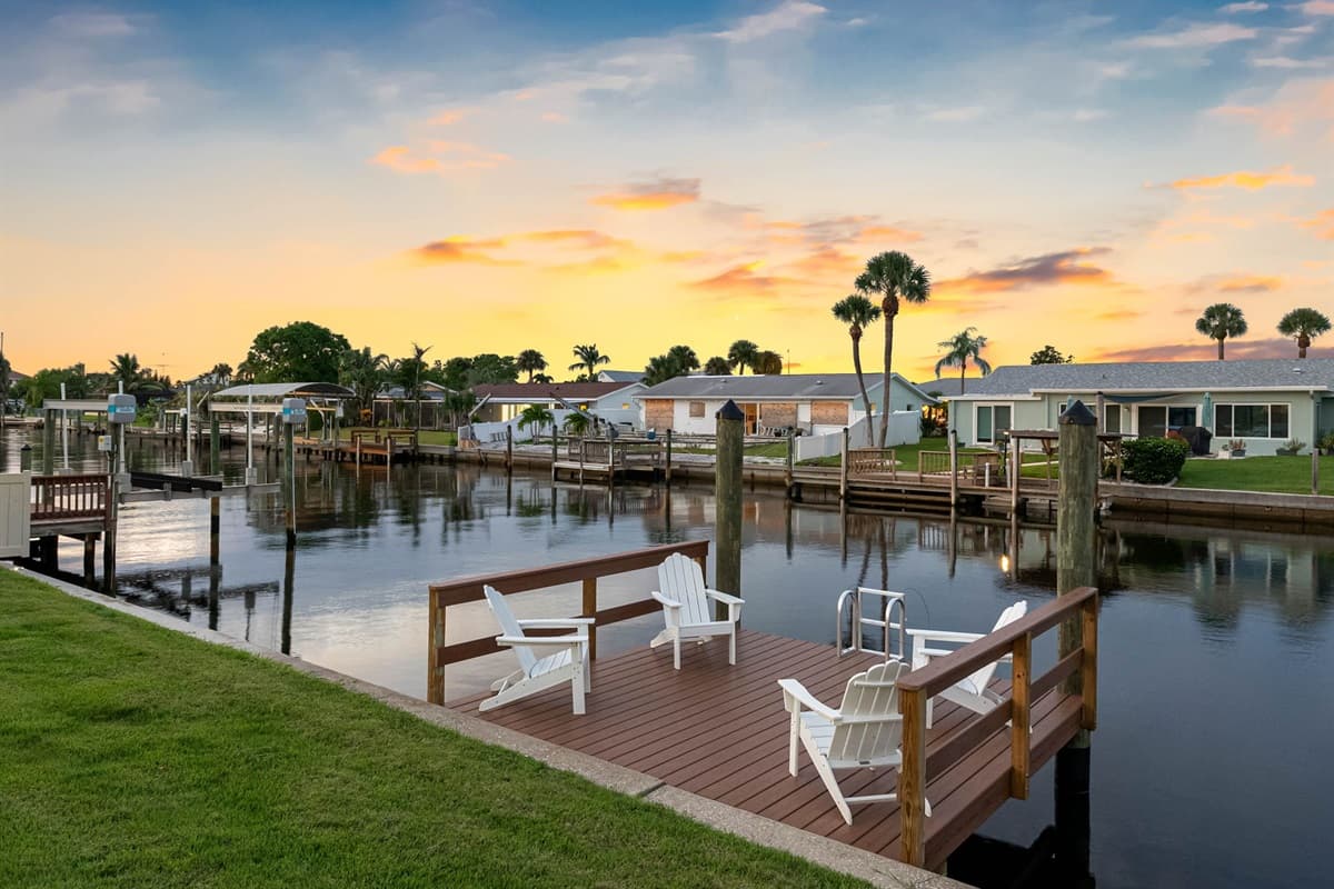 This dock is an ideal place to start your day with a sunrise view or end it under the stars.