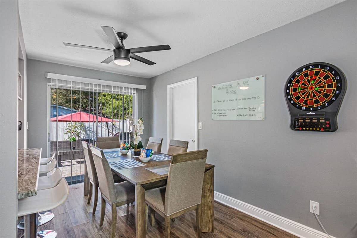 Share stories with family and friends while having amazing meals in this lovely dining area! This is the best time to catch up! Inquire now!