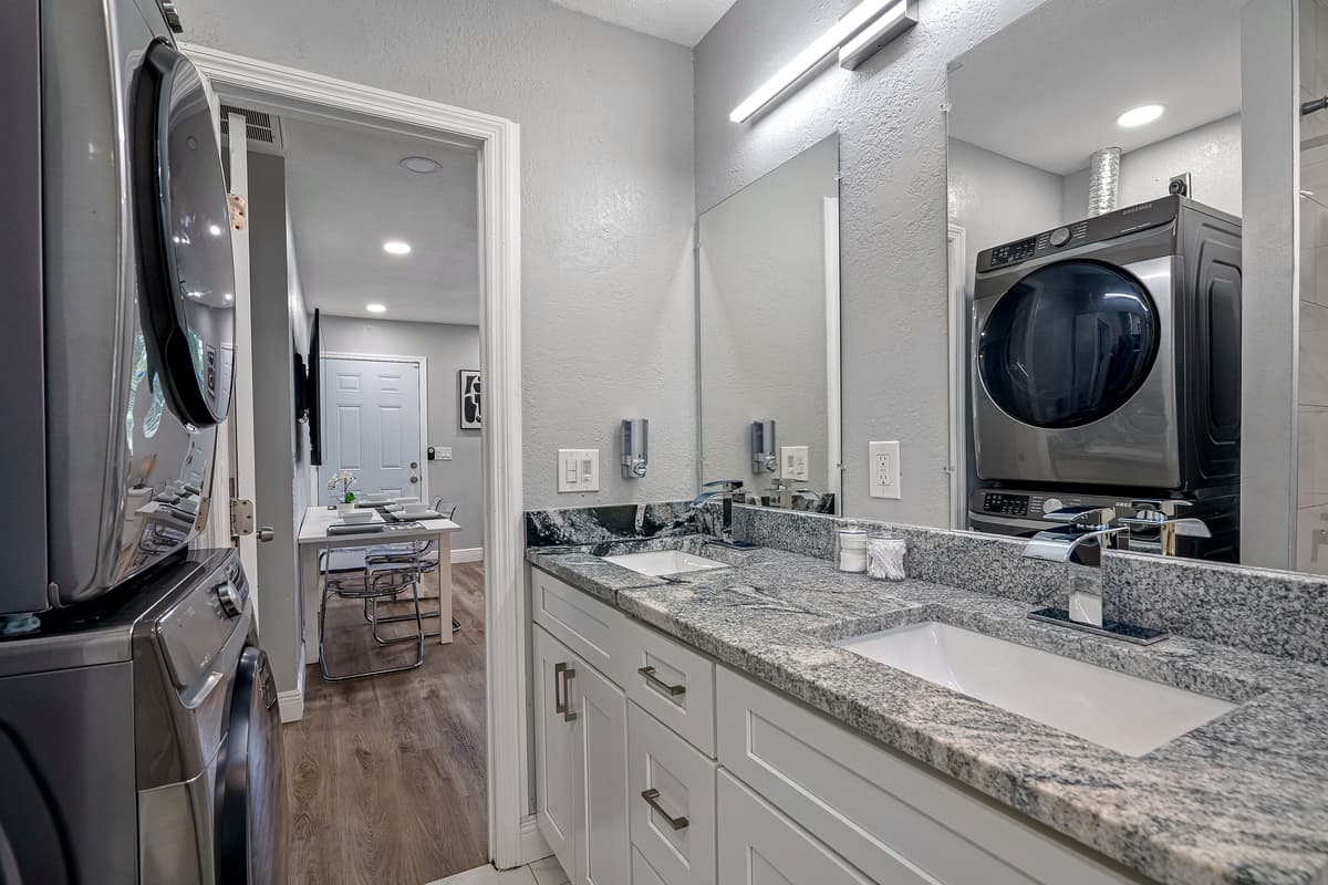 Feel at home in this lovely property equipped with everything you'll need during your stay! If you like what you see, send us a message now!