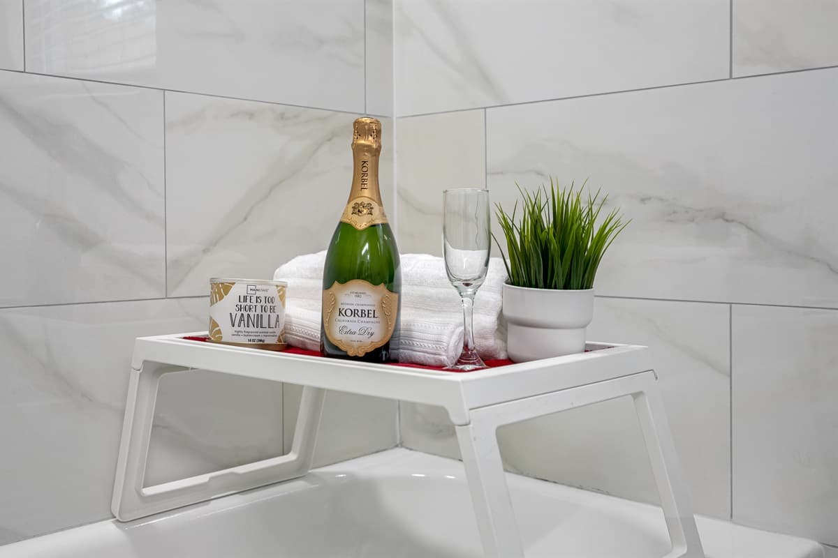 Make the most of your stay and have a wonderful time! Best way to destress is a long warm bath and perhaps a glass of your favorite wine!  If you are interested in this property, send us an inquiry now!
