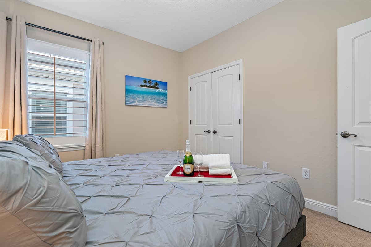 Gorgeous bedroom with king size bed, smart TV, bathroom, closet, and drawers. Enjoy the comfort while staying at your home far from home. Do you love what you see? Don't think twice and send us an inquiry as soon as possible!