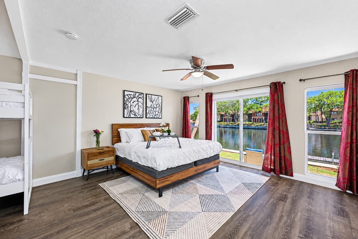 Our magnificent bedroom with a comfortable huge bed. This room also has its TV and a wonderful view. Feel at home in your home away from home. If you think you'd enjoy your trip to this property, send us a message now!