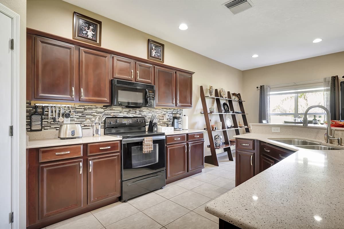 The black appliances add a touch of modern sophistication, with their state-of-the-art features and seamless integration into the overall design.