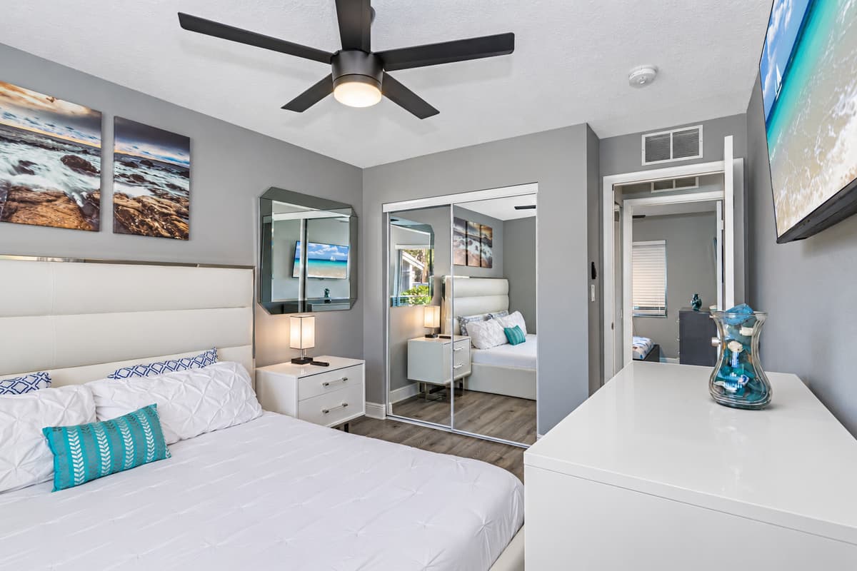 Wanted to have a comfortable sleep like you're just at home? Worry not! This bedroom is perfect for you as if has everything you'll ever wish for! 