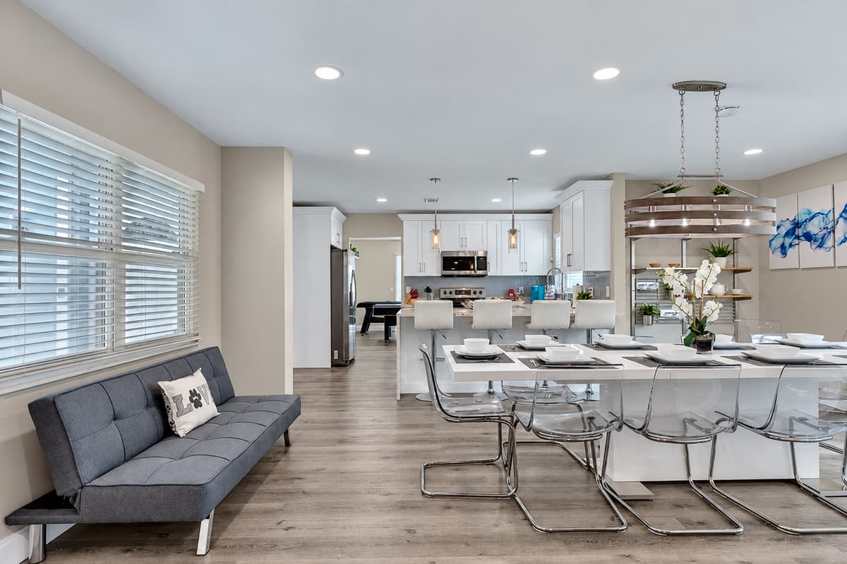 Share great stories with family and friends while having amazing meals in this lovely dining area! This is the best time to catch up! Inquire now!