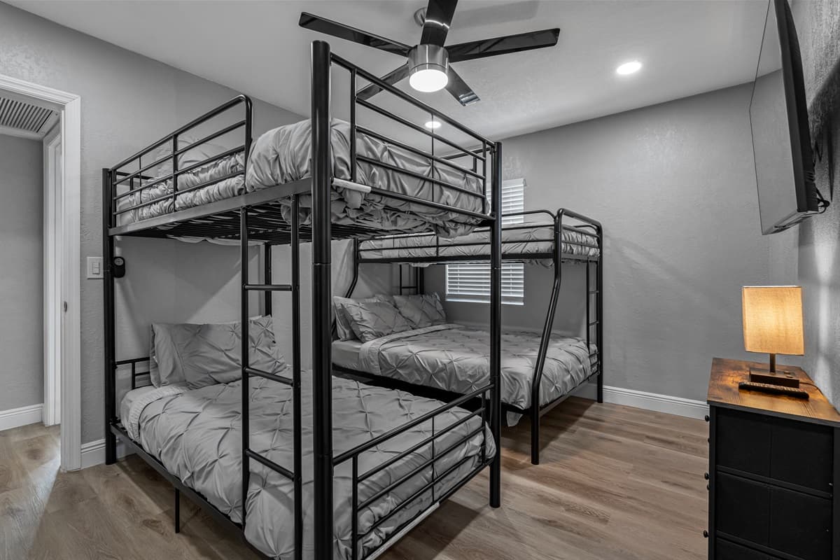 New setup for this bedroom: 1 queen bed and 1 bunk bed (twin over twin). New photos coming soon!