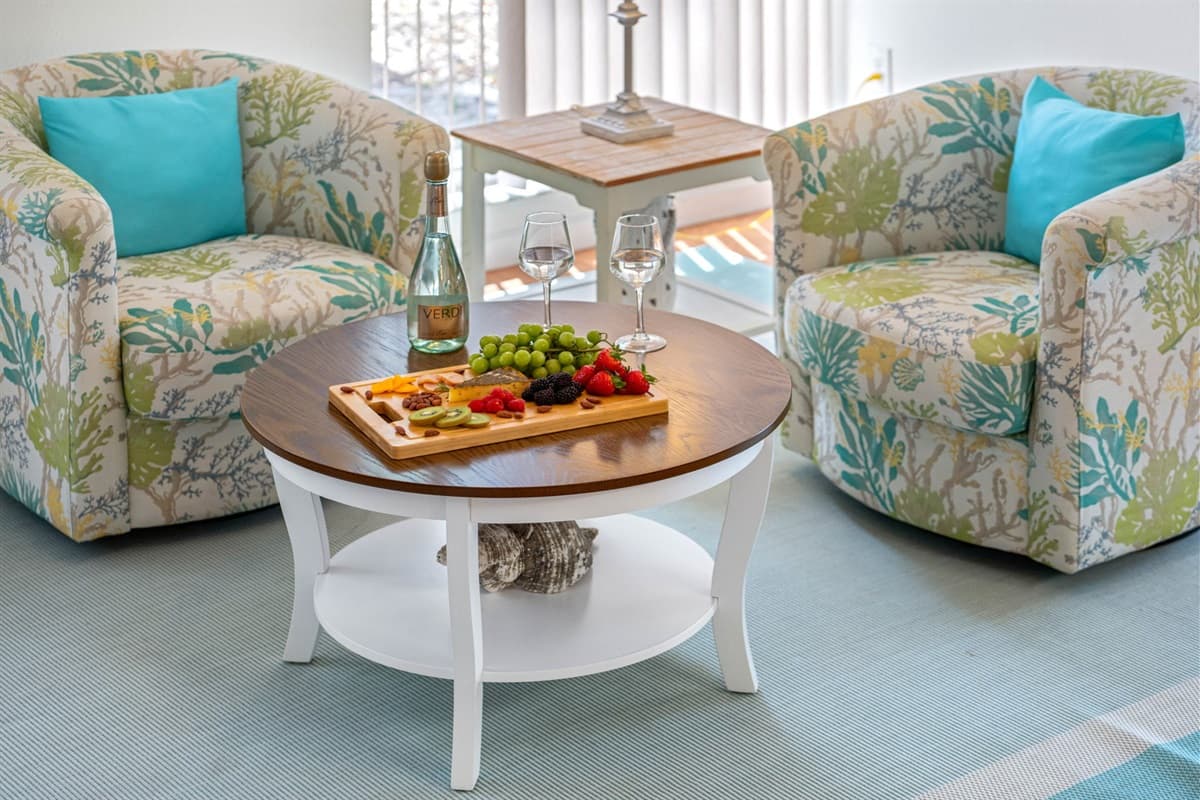 The harmonious blend of the stylish couch, picturesque outdoor views, and thoughtfully chosen accessories culminates in a living space that is both aesthetically pleasing and supremely comfortable.