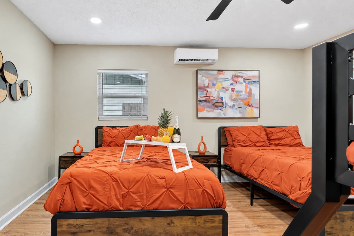 From the grandeur of 2 full beds and the adventure of a bunk bed, there's a perfect spot for everyone.