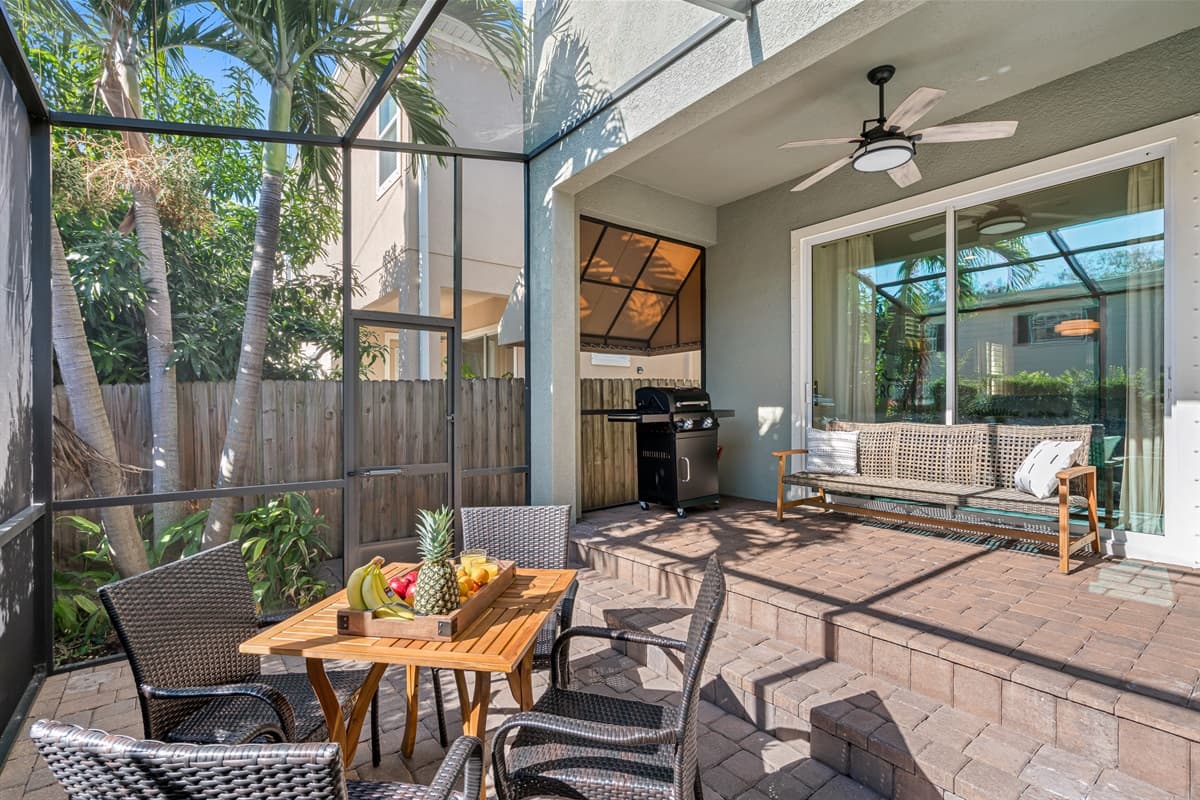 Getting tired of the indoors? Relax, and even have your meals outside! We have an outdoor dining area that seats 4 people! If you like what you see, send us a message now!
