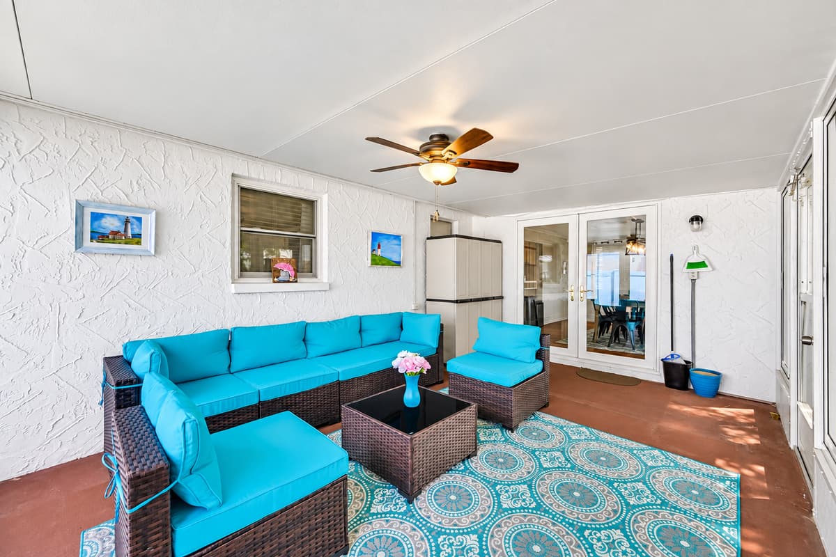 Our patio area is great for enjoying the lovely outdoors and beautiful scenery! Feel the comfort nature gives while on vacation with us. Don't hesitate to ask us a question.Send us a message now!