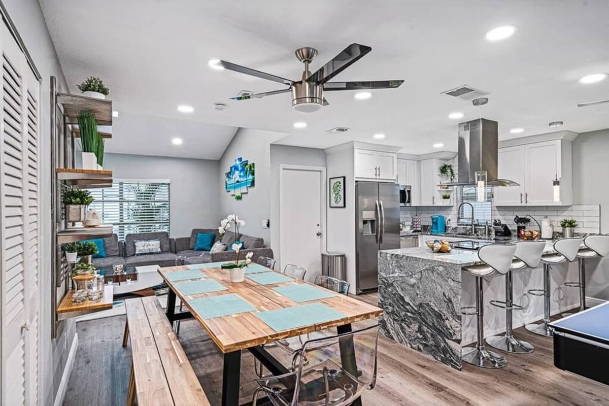 Spacious area for lounging, eating, watching playing and cooking. Our beautiful kitchen has everything you would need to channel the inner chef in you. If you love this concept, send us an inquiry now!