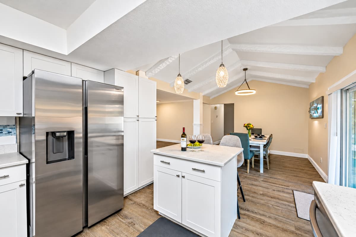 Never worry about where to store foods you've prepared for the entire trip. This beautiful property has a huge modern refrigerator to store foods and beverages. If you think this property suits your needs, send us a message now!