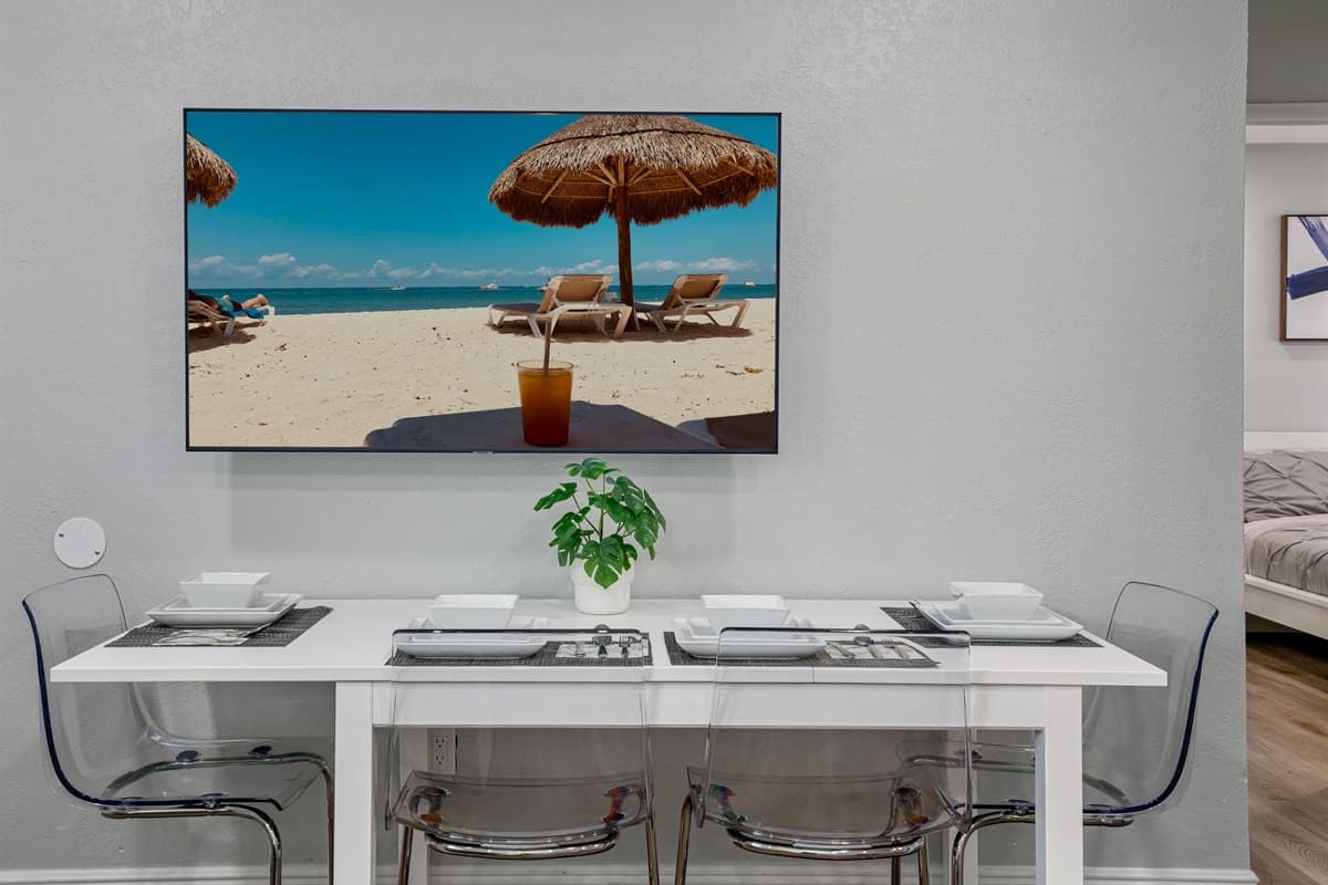 Share great stories with family and friends while having amazing meals in this lovely dining area! This is the best time to catch up! Inquire now!