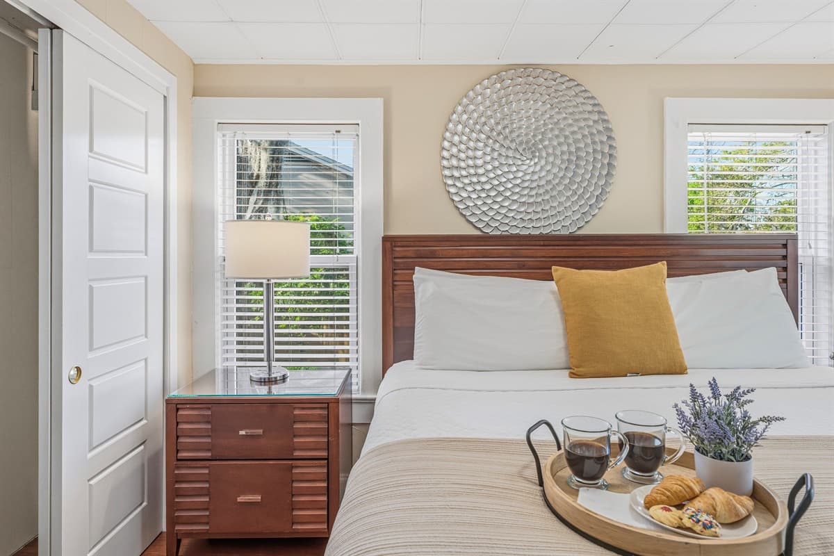 Comfortable bedroom featuring a stylish setup and bedside lighting.
