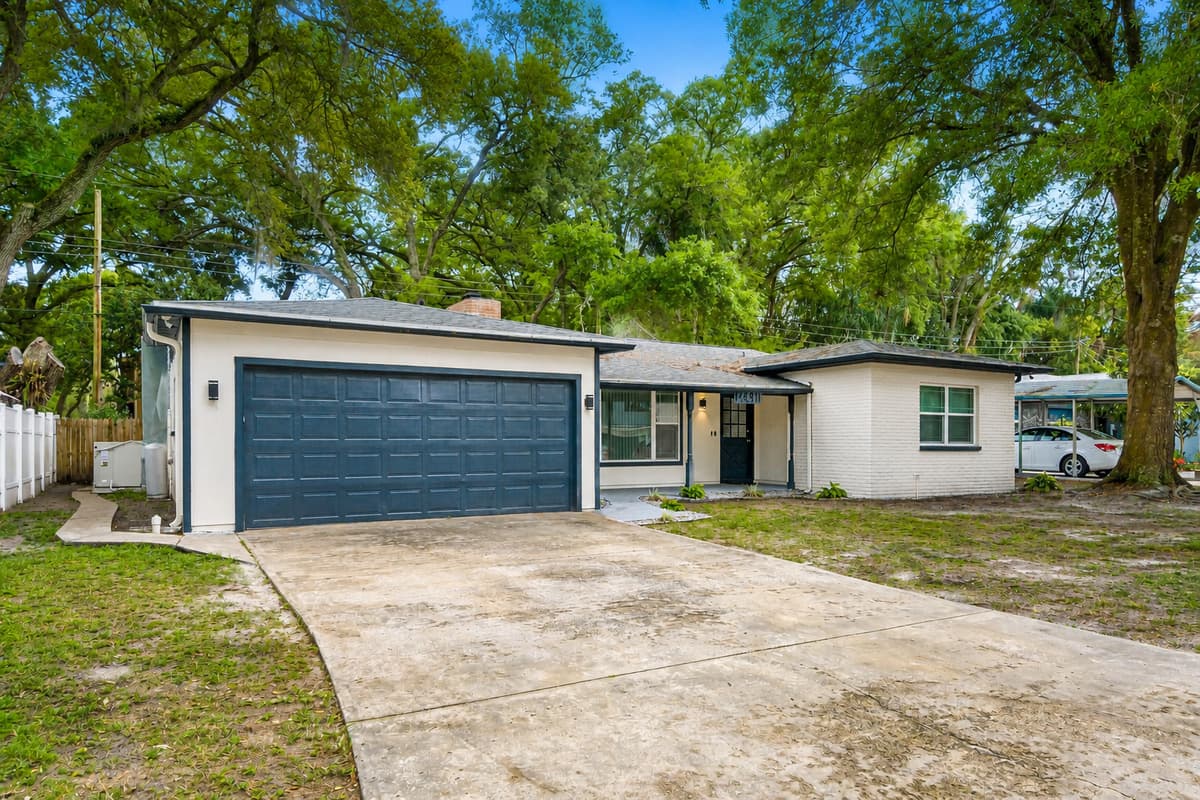 The left side area of the house showcasing the driveway to the garage. We have a spacious and secured driveway where you can park your cars. Send us a message now!