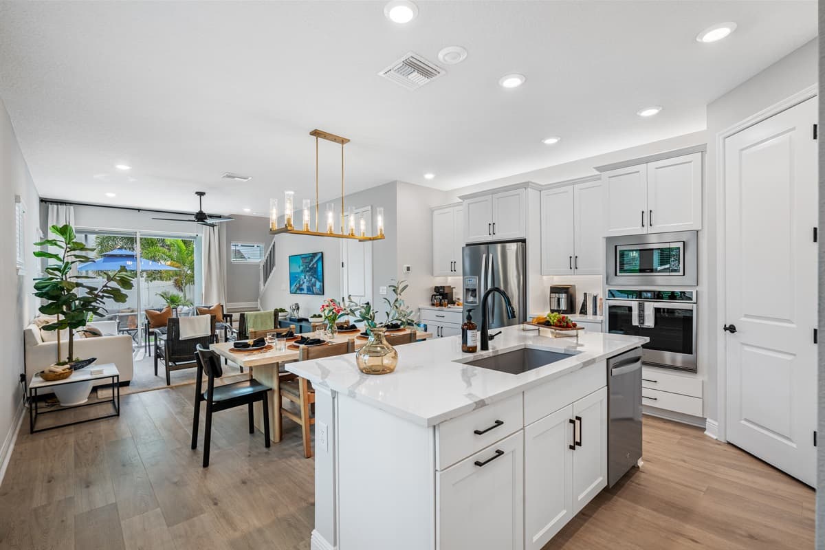 This kitchen effortlessly combines style and practicality, making it a place where you’ll love spending time.