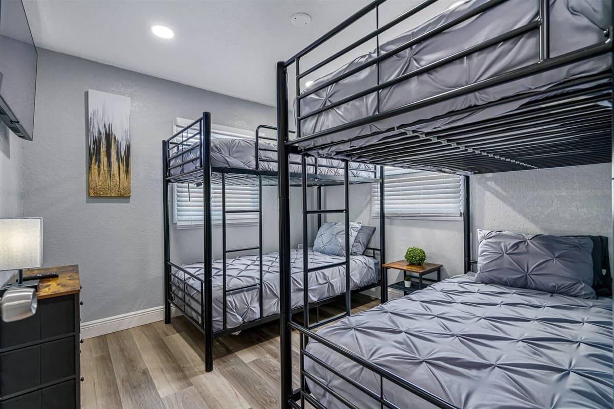 Teenagers who love sleepovers would prefer to have this immaculate room