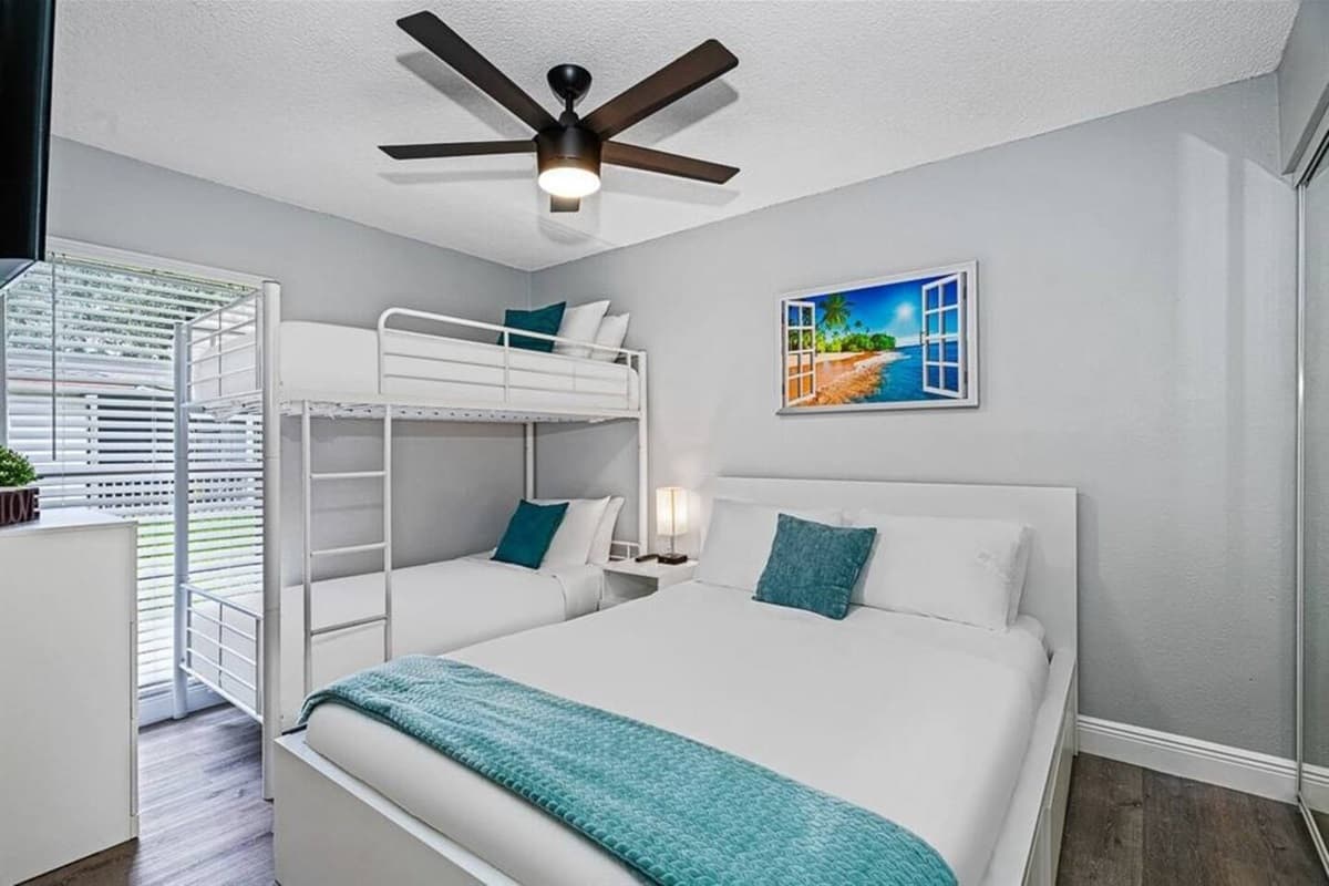 Perfect bedroom for a group of friends or small family with comfortable queen sized bed, single bunkbed, drawers for storage, and a smart TV. If you think this property suits your needs, send us an inquiry now!