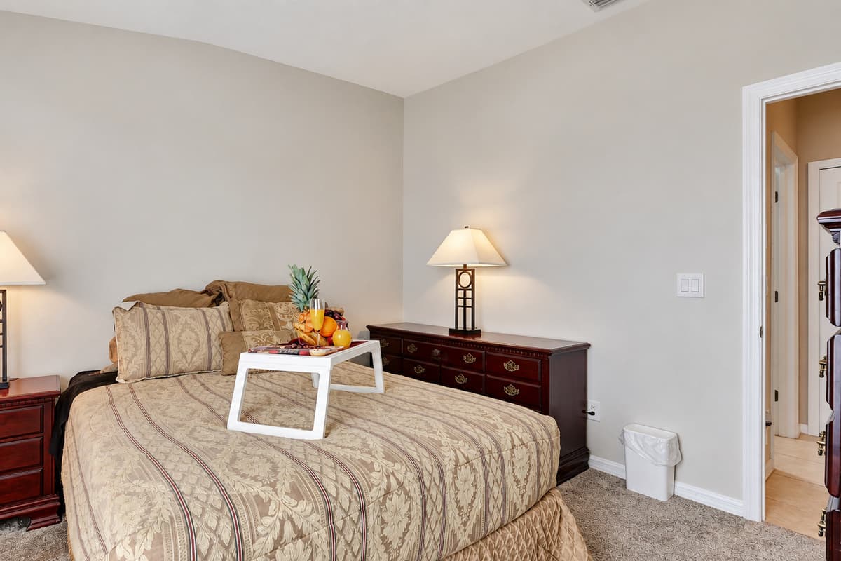 Its expansive dimensions ensure ample space for relaxation and rejuvenation.