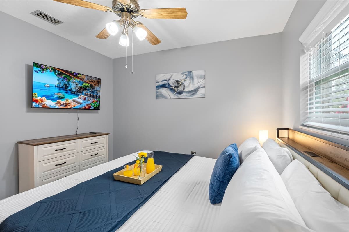 Comfortable king-size room with a Smart TV, perfect for unwinding after a full day.
