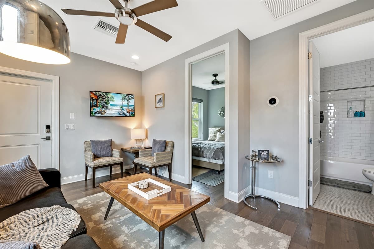 With its comfortable furnishings, state-of-the-art entertainment options, and abundance of natural light, this space offers a retreat like no other.