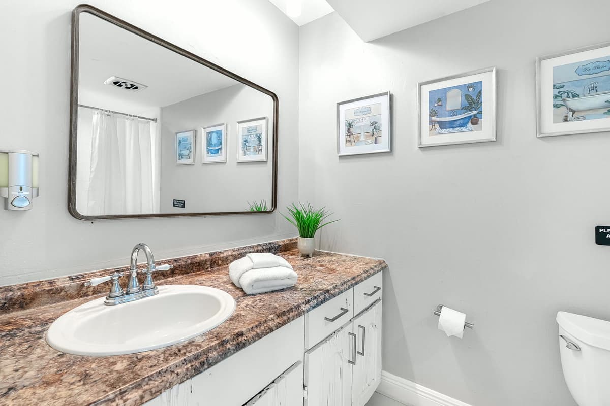 A beautifully kept bathroom with all the essentials for a relaxing stay.