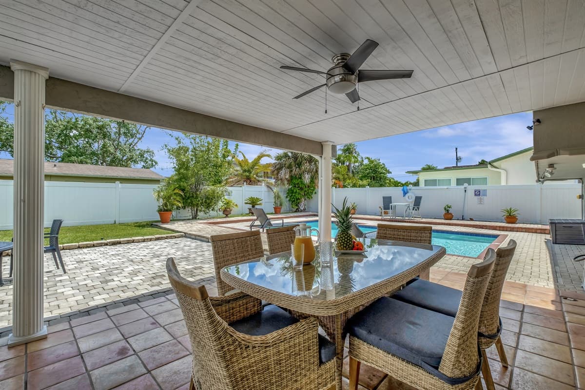 Our common area boasts an array of great seating options with a stunning pool view as your backdrop.