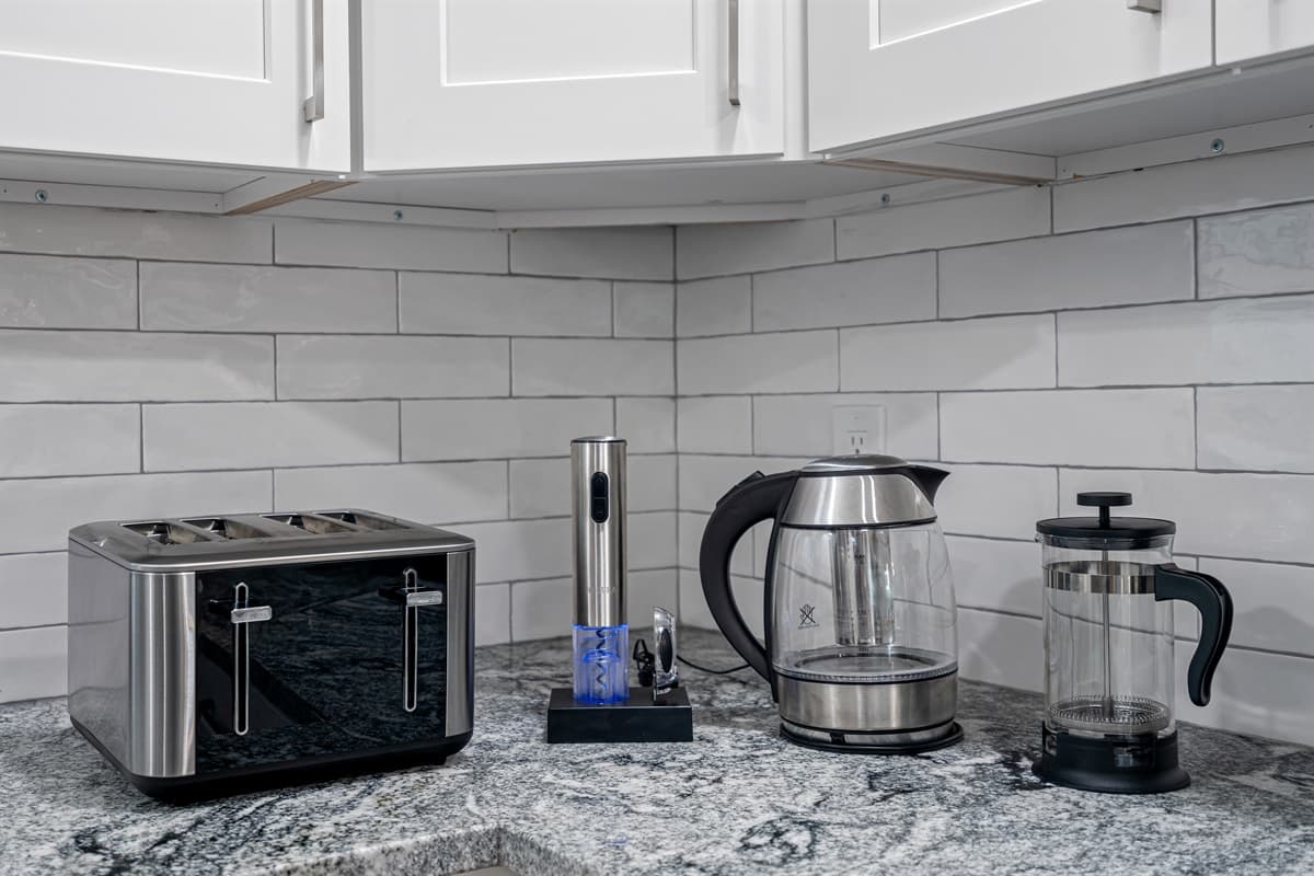 Who would say "No" to a good cup of coffee in the morning? Or tea for that matter? Or toast for breakfast perhaps? Our kitchen is equipped for you guys! If you have any questions, don't hesitate to send us a message!