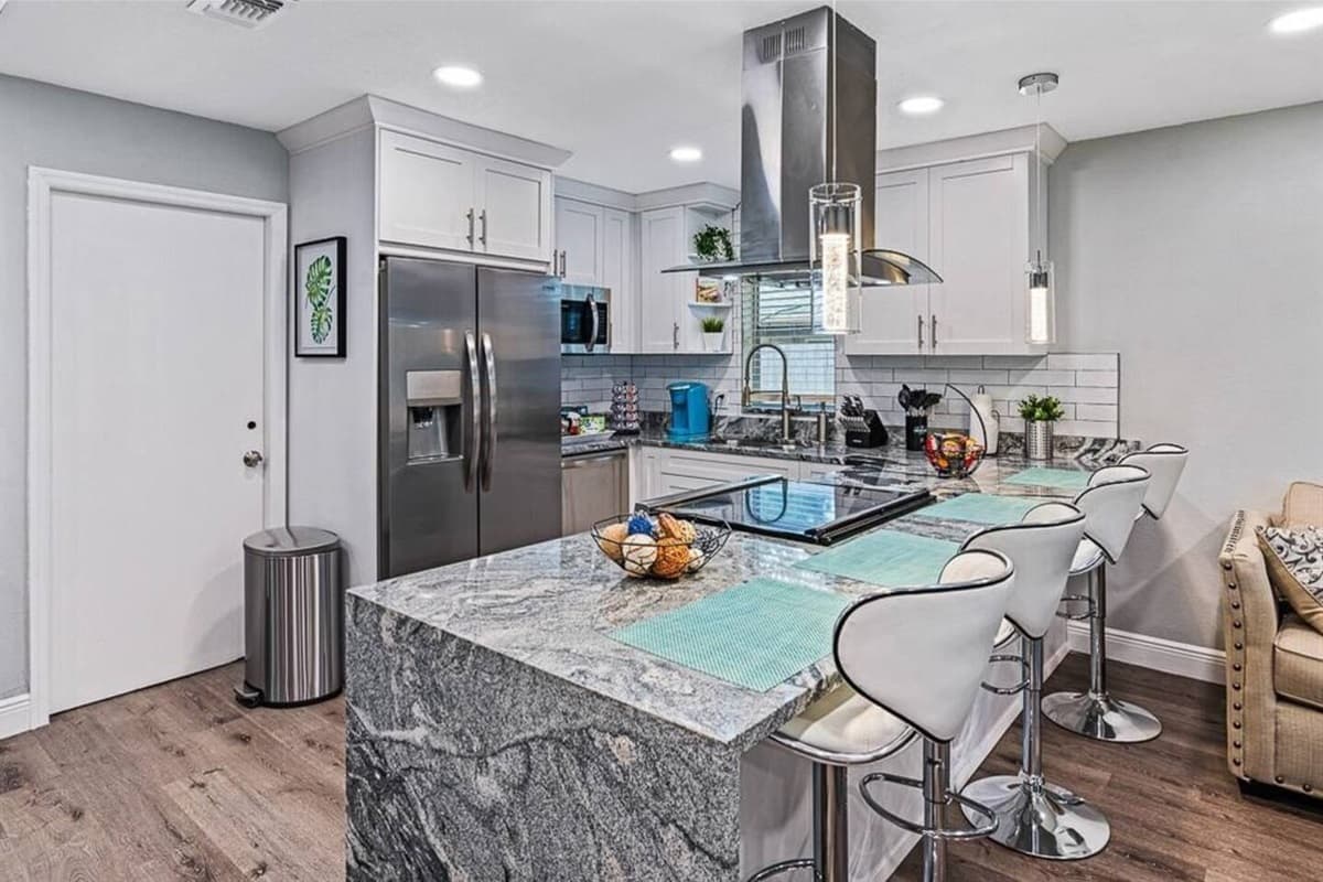 Do you love home cooked meals? Never worry about bumping into each other while cooking in our immaculate, spacious kitchen that is fully equipped for your inner chef skills. Send us an inquiry as soon as possible!