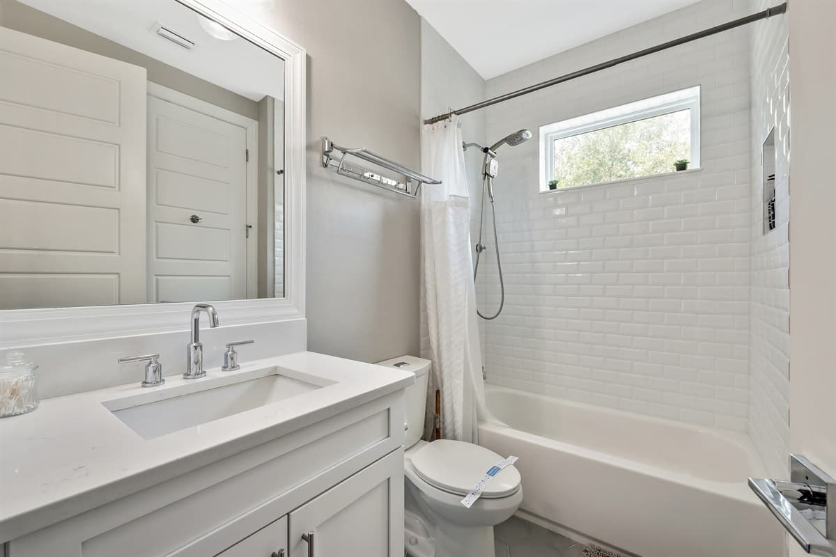 Whether you wish to relax with a leisurely soak in the tub or enjoy a quick, invigorating shower, this spacious and modern enclosure provides the perfect setting.