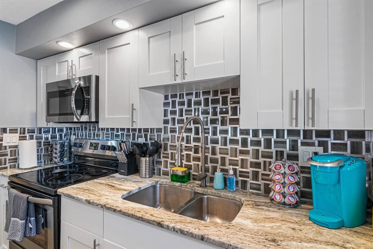 Cook your favorite meals with family and friends in our amazing fully equipped kitchen! If you like what you see, send us an inquiry right away!