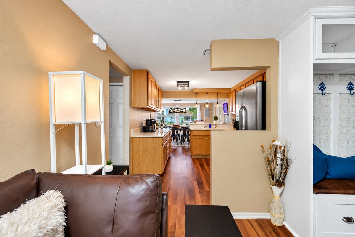 Beautiful open area for relaxing, cooking and eating great meals. What more could you ask for? Create beautiful memories with your loved ones in this magnificent property. Please don't hesitate to send us a message!