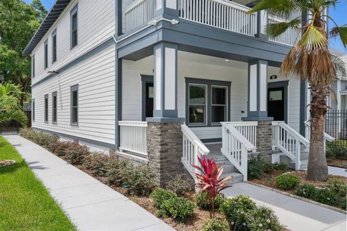 Magnificently maintained entryway of the property that has various beautiful plants on the side and a nice tree. Feel at home and relaxed while on your vacation! If you appreciate things like these, send us a message now!