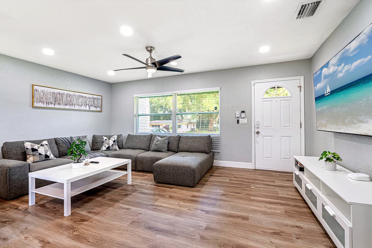 Elegant interior design and cozy feels in our living area. Imagine a trip with loved ones with this ambiance and location. You'd surely have a lot of fun!