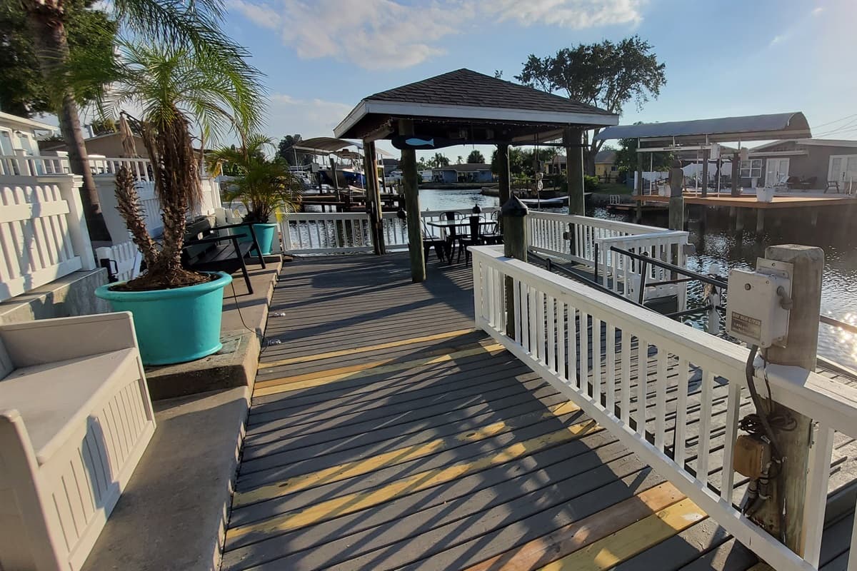 Enjoy an amazing time with family not just indoors but outdoors too! This beautiful property is perfect for those who wants to unwind and have a different ambiance! Book it now!