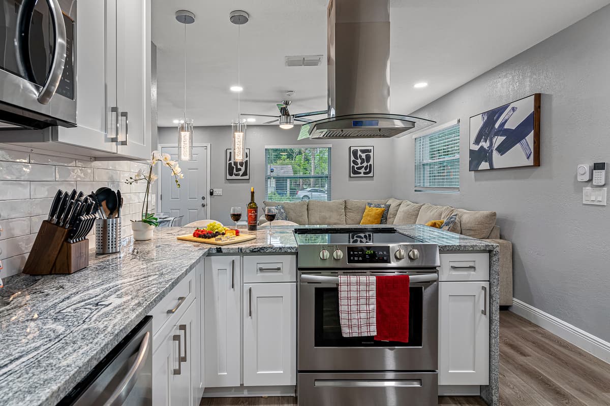 Are you a foodie? Do you like baking while on vacation? You would love this kitchen because it has all you would need to make good food and of course, coffee! To all the foodies out there, what are you waiting for? Send us a message now.