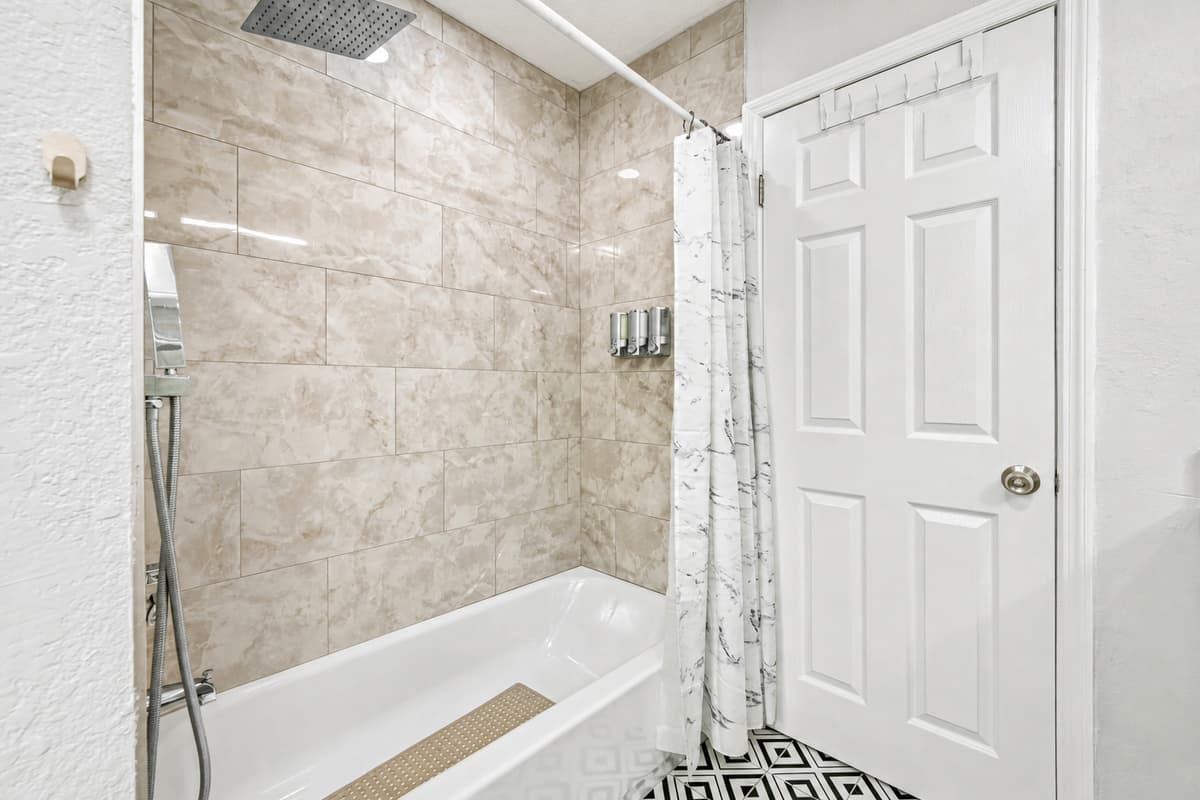 Indulge in a long and relaxing bath in this immaculate bathroom after a long day! Long baths are perfect to relieve stress and sore muscles. Book now!